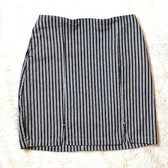 Hollister Dresses & Skirts - Hollister Mini Denim striped skirt xs